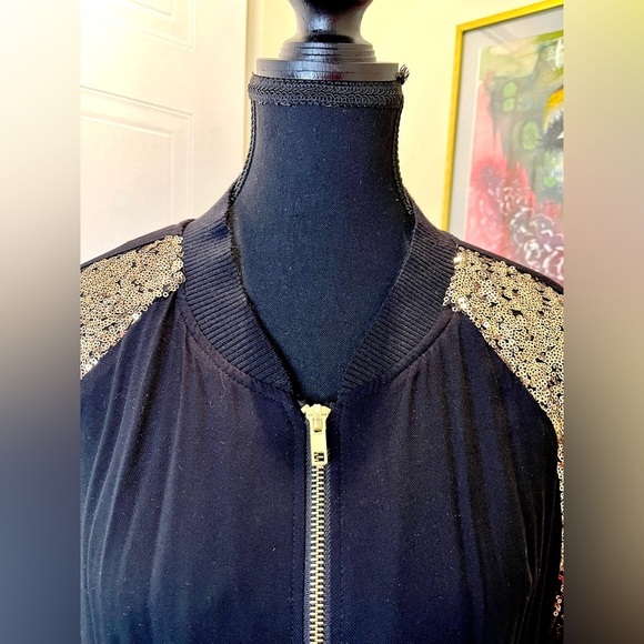 ✅Xhiliration gold sequin zip bomber sweatshirt / black/ front pockets/ NWOT  🖤💛 - Picture 8 of 15